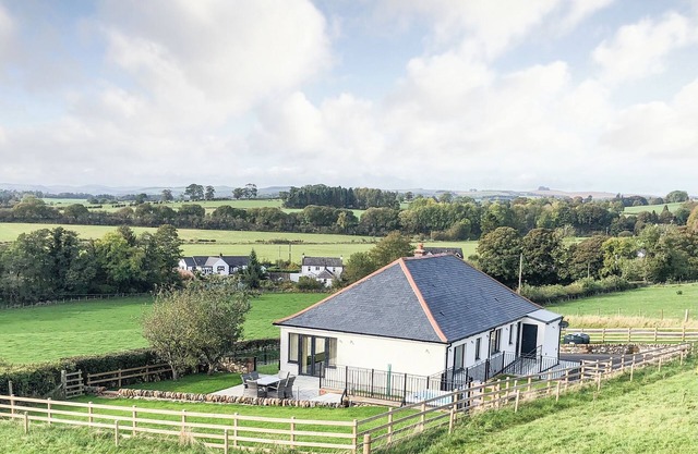 3 bedroom accommodation in Amisfield