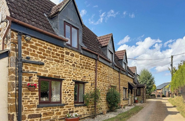 3 bedroom accommodation in Walgrave