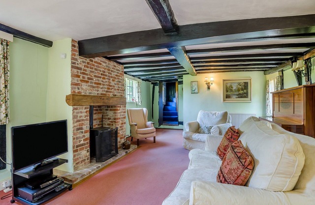 3 bedroom accommodation in Callow End, Worcester