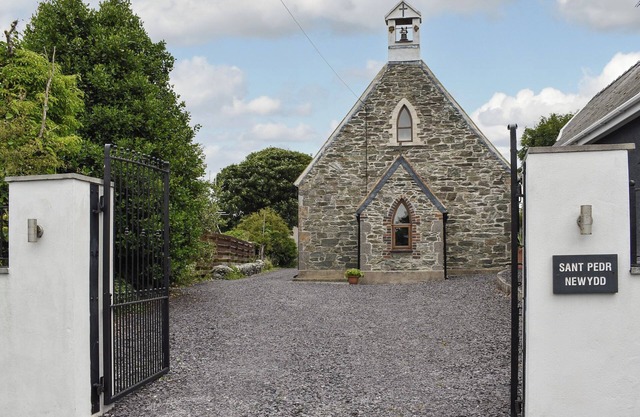3 bedroom accommodation in Amlwch