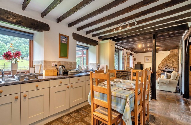 3 bedroom accommodation in Bampton