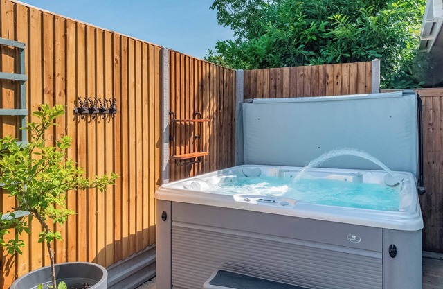 3 bedroom accommodation in Colton