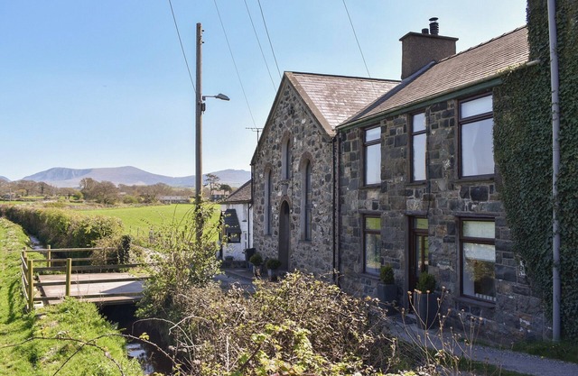 3 bedroom accommodation in Pontllyfni, near Caernarfon