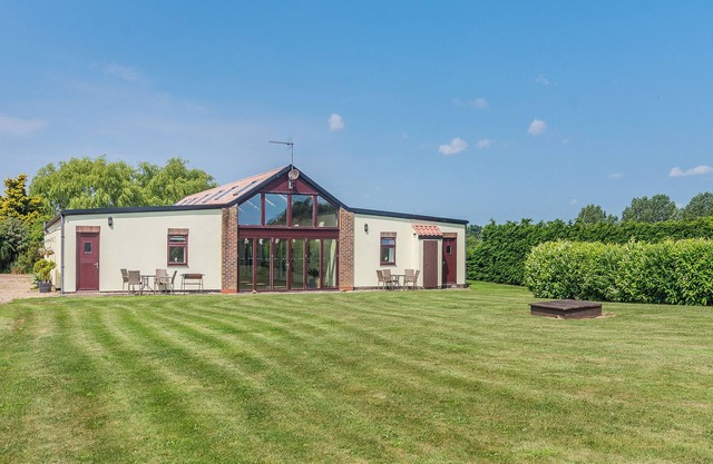 3 bedroom accommodation in Great Hatfield, near Hornsea