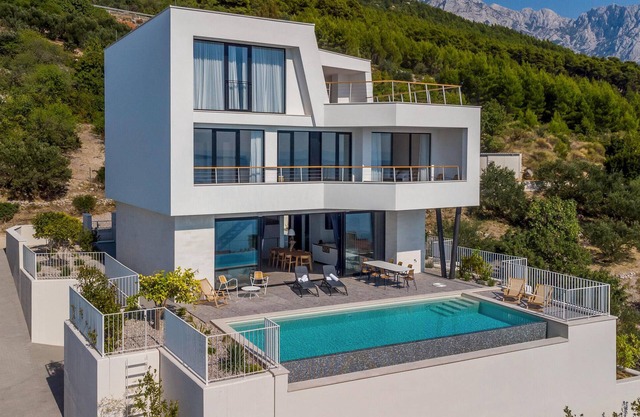 3 bedroom amazing home in Brela