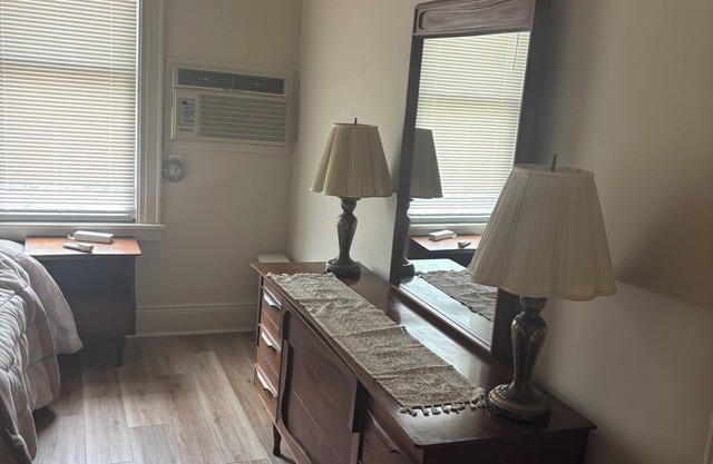 3-bedroom apartment in charming Queens with AC