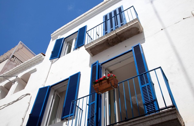 3 BEDROOM APARTMENT WITH SIDE balcony overlooking promenade and beach
