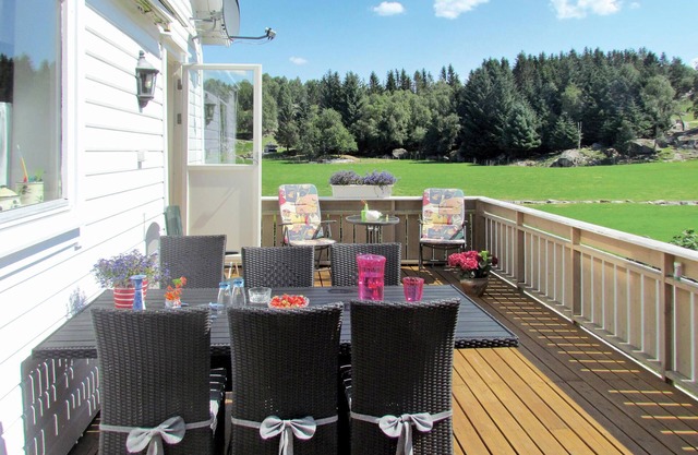 3 bedroom awesome home in Skjold