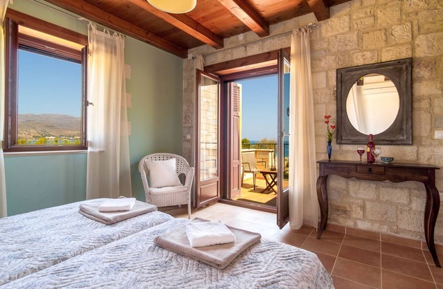 3 bedroom Beachfront Villa Emerald 80 meters from the beach