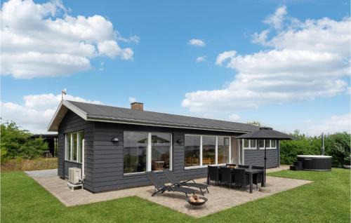 3 Bedroom Beautiful Home In Ebeltoft