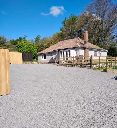 3 Bedroom Bungalow in Llanrhaeadr Ym