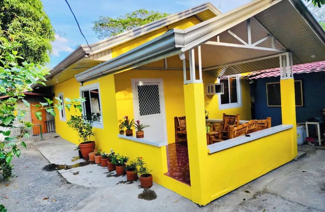 3-bedroom bungalow in amazing Castillejos with WiFi, AC, netflix in my 40inc tv