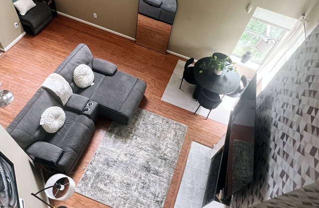 3-bedroom condo in charming Bowie with AC