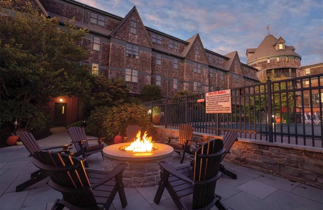 3 Bedroom Condo w/Kitchen in Downtown Newport at Long Wharf Resort! Sleeps 8!