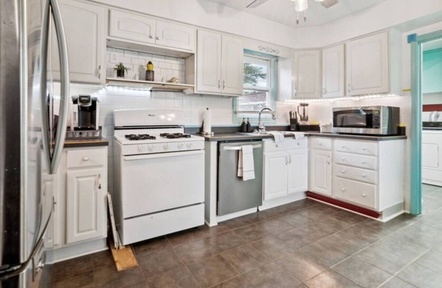 3-Bedroom Cottage in Mayfield Heights