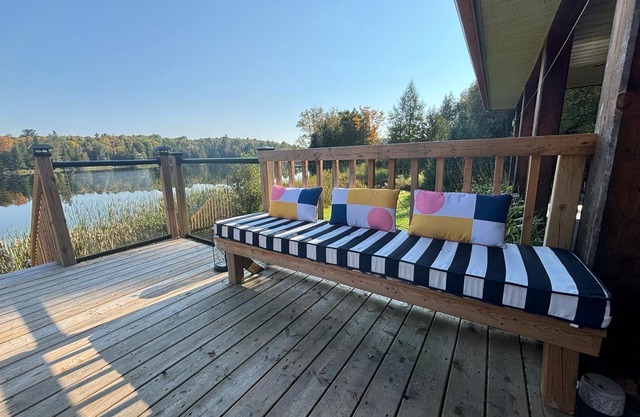 3-Bedroom Cottage Small Quiet Lake.Perfect for Nature Lovers & Trail Enthusiasts