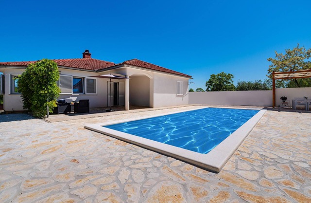 3 bedroom cozy home in Brisevo