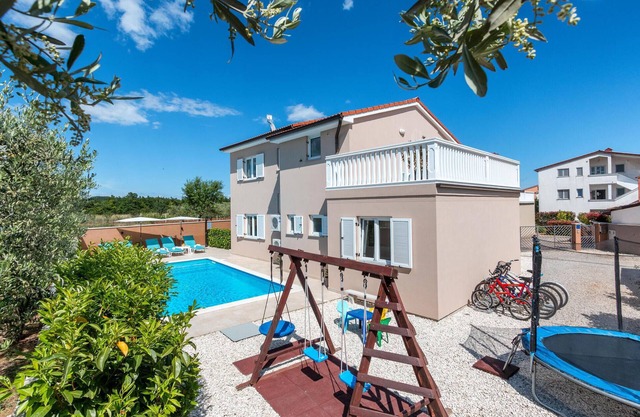 3 bedroom cozy home in Loborika