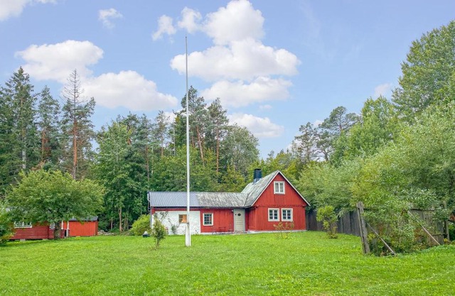 3 Bedroom Cozy Home In Lärbro