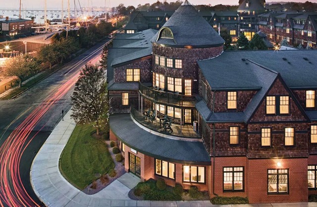 3 Bedroom Deluxe Condo, Sleeps 8, in Downtown Newport, Long Wharf Resort!