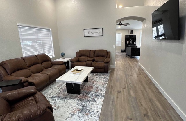 3 Bedroom-Fall Football Getaway – Pool Home near State Farm Stadium- 15 min walk