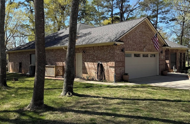 3-bedroom golf course home on Walden on Lake Conroe Montgomery with WiFi, AC