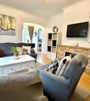3 Bedroom Homely Retreat near Slough