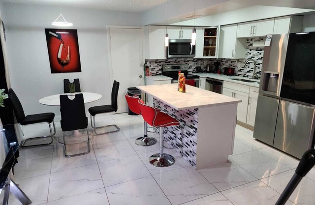 3 Bedroom House with King Bed