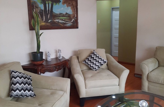 3-bedroom house in fantastic Port of Spain with WiFi, AC and attached Garage.