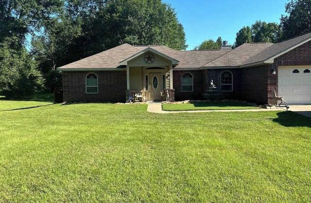 3-bedroom house in charming Lufkin with WiFi, AC. Enjoy your stay