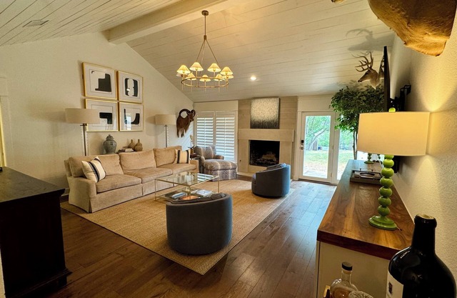 3-bedroom house in cool Austin with WiFi, AC. Enjoy your stay