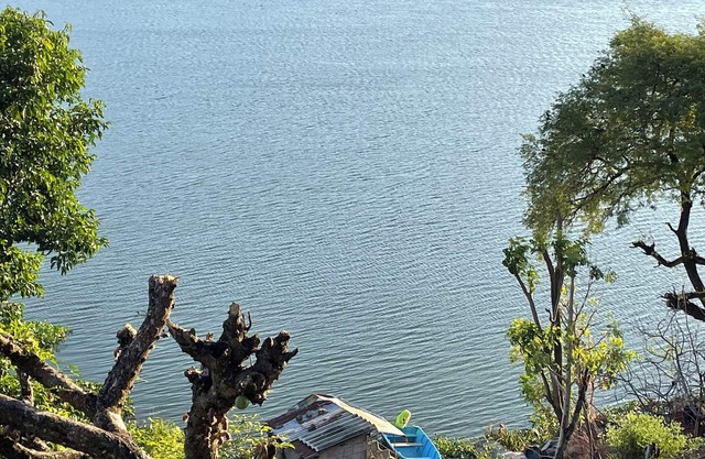 3-bedroom house in Olomega with WiFi, AC, Lake/Mountain views.