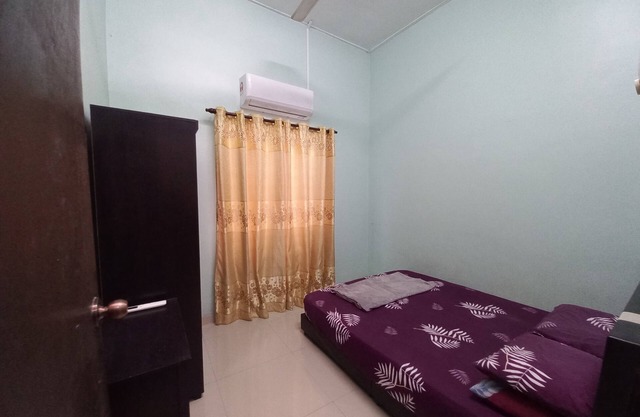 3-bedroom house in Shah Alam with WiFi, AC, family-friendly & spacious parking