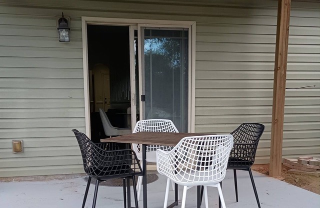 3-bedroom house in welcoming Spartanburg with WiFi, AC