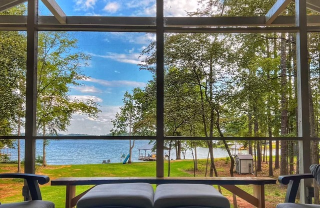 3 Bedroom + Kids Loft, Lovely Family Lake Front Vacation Home
