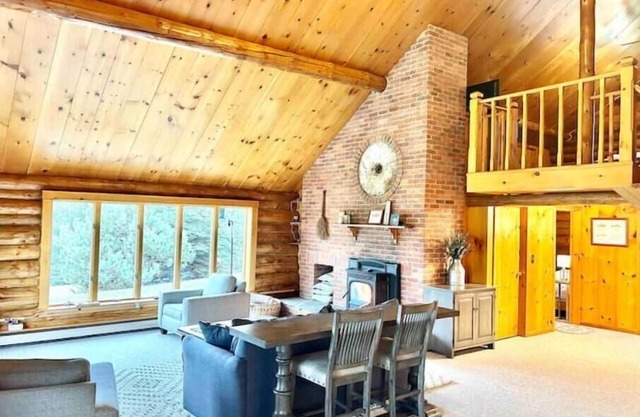 3-Bedroom Log Cabin With Fireplace, Covered Patio, and View