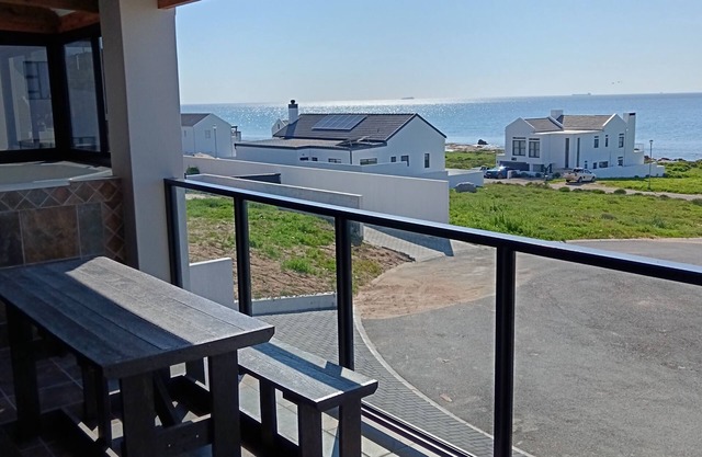 3-bedroom luxury house in serene St Helena Bay with AC, jacuzzi and much more
