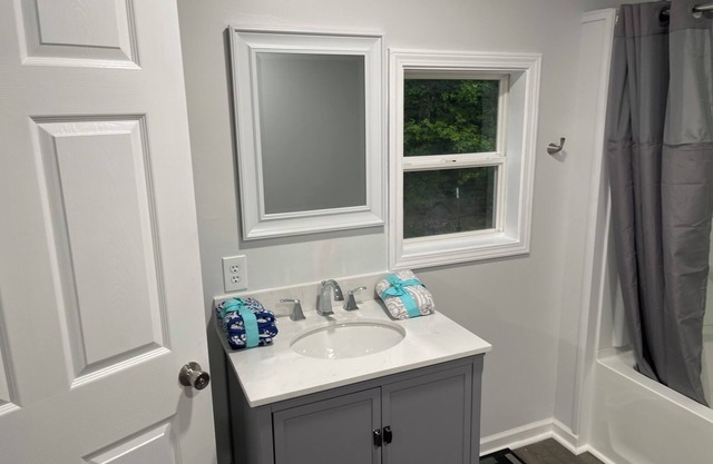 3-bedroom mobile home in fabulous Yemassee with WiFi, AC.