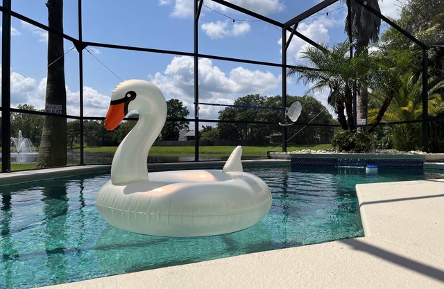 3 bedroom Modern pool home, Oviedo FL, close to UCF
