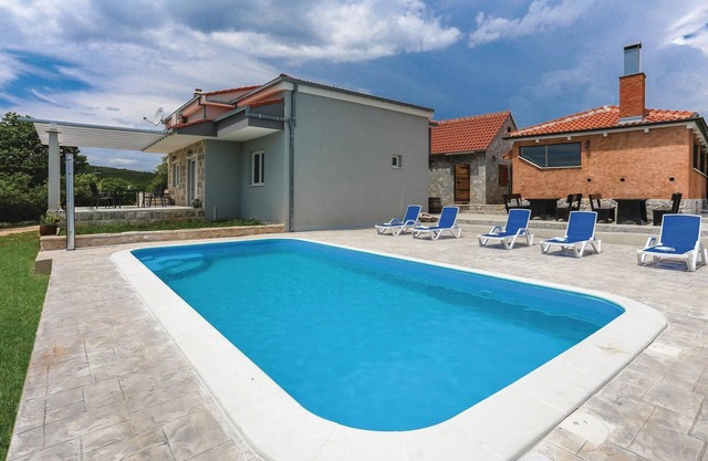 3 bedroom pet friendly home in Dugogabe