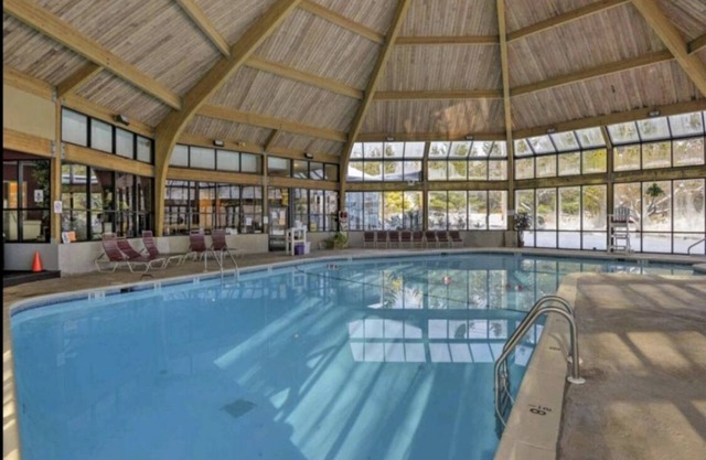 3 BEDROOM - * POOL * BBQ * GYM * COURTS *