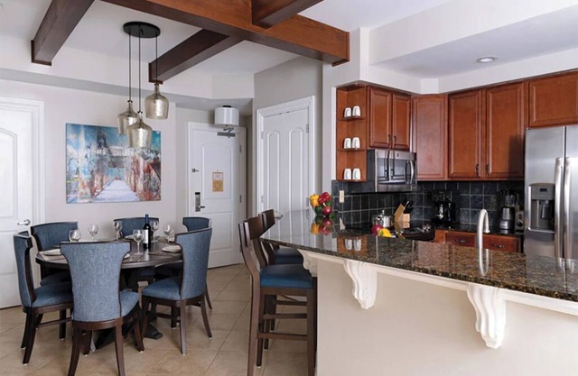 3 Bedroom Presidential Condo w/Kitchen, on Riverwalk in San Antonio, La Casada!