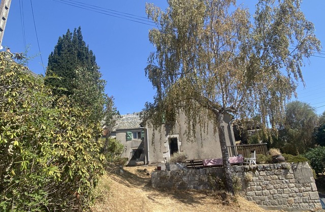 3 Bedroom Private vacation home in Saint-Urcize