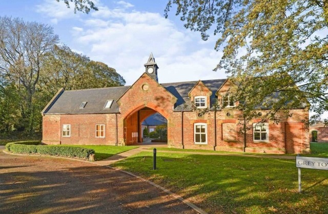 3 Bedroom Stable Conversion set in private grounds
