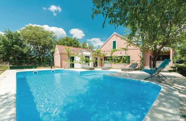 3 bedroom stunning home in Trbounje