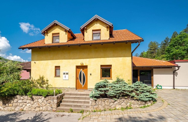 3 bedroom stunning home in Vrata