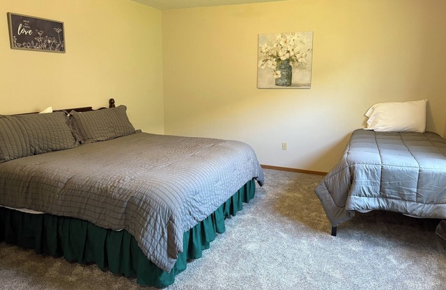3-bedroom townhome in lovely Ainsworth with AC, WiFi