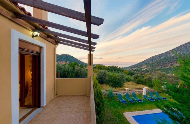 3-bedroom villa for 10 persons with private pool WiFi, AC, and yard