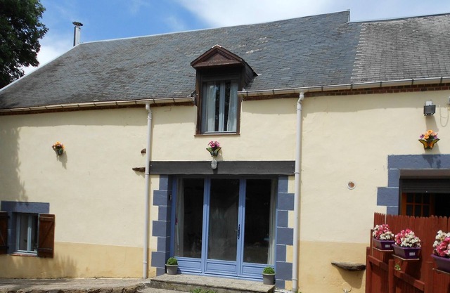 3 Bedroomed Gite Sleeps 6 With Swimming Pool