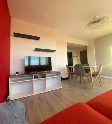 3 bedrooms apt near train & city center